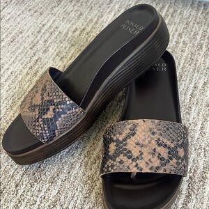 Donald J. Pliner Women's Black and Brown Slide Sandals